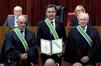 Rodrigo Pacheco é condecorado pelo Tribunal Superior Eleitoral