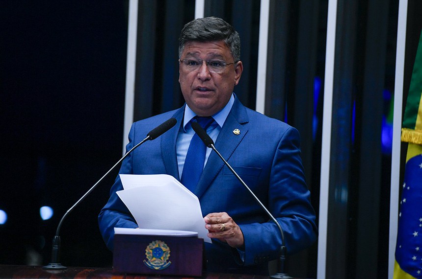 Em discurso, à tribuna, senador Carlos Viana (Podemos-MG).