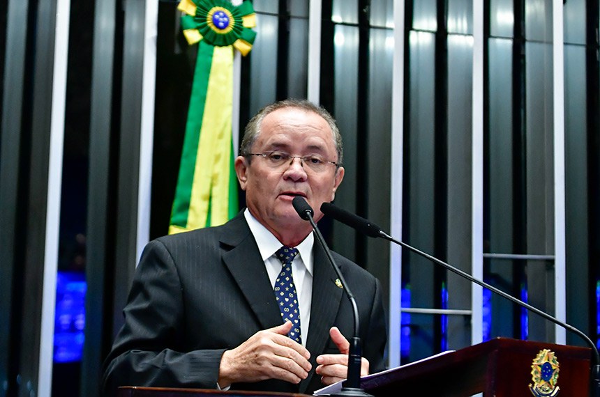 À tribuna, em discurso, senador Zequinha Marinho (PL-PA). 