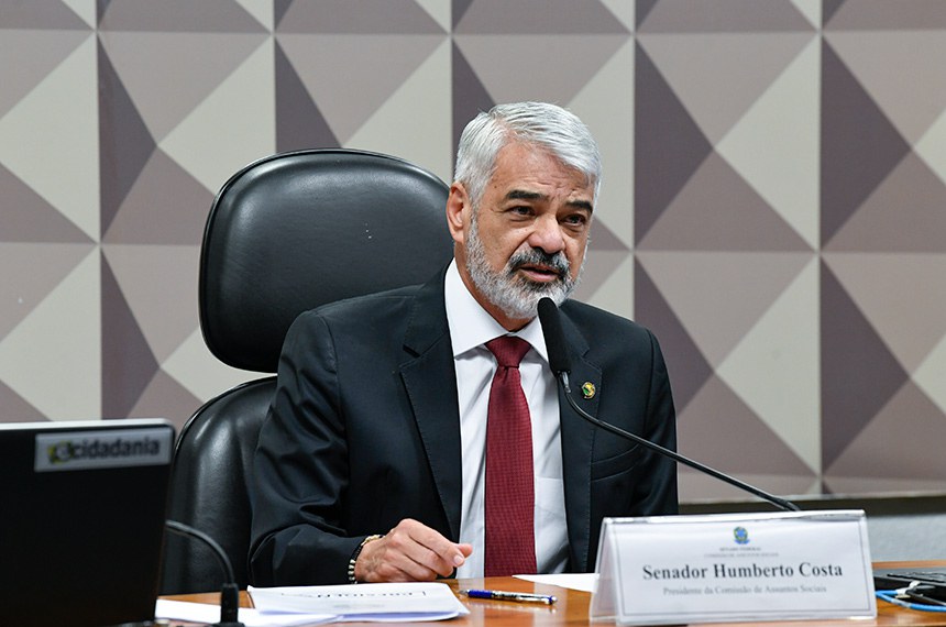 Mesa:
presidente da CAS, senador Humberto Costa (PT-PE).