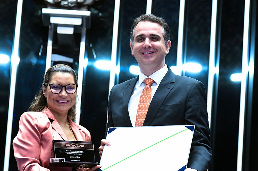 Bancada:
líder da Bancada Feminina do Senado Federal, senadora Eliziane Gama (PSD-MA);
presidente do Supremo Tribunal Federal (STF), ministra Rosa Weber.