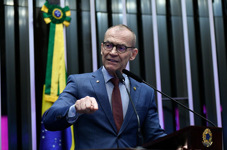 Em discurso, à tribuna, senador Fabiano Contarato (PT-ES).