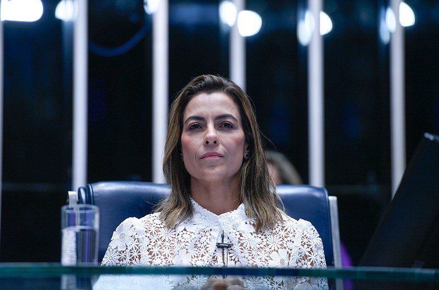 À mesa, senadora Soraya Thronicke (União-MS). 