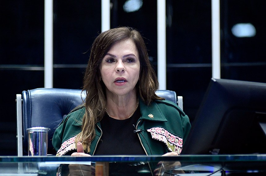 À mesa, senadora Professora Dorinha Seabra (União-TO) preside sessão. 