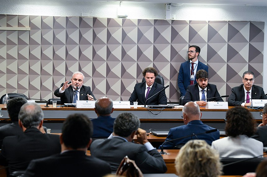 Mesa:
presidente da Petrobras, Jean Paul Prates;
presidente da FPRNE, senador Veneziano Vital do Rêgo (MDB-PB);
vice-presidente pela Câmara dos Deputados da FPRNE, deputado Zé Vitor (PL-MG);
deputado Lafayette de Andrada (Republicanos-MG).