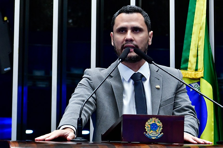 Em discurso, à tribuna, senador Cleitinho (Republicanos-MG).  