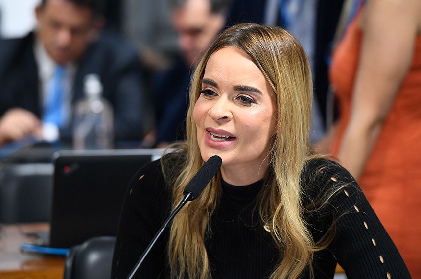 Em pronunciamento, à bancada, relatora do PL 3.404/2020, senadora Daniella Ribeiro (PSD-PB).