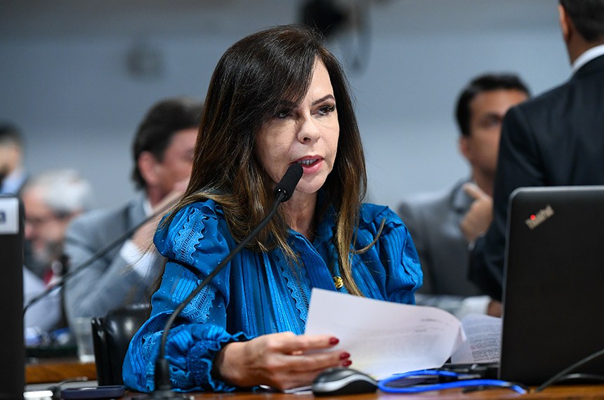 À bancada, em pronunciamento,