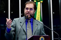 Plínio Valério critica apresentação de paraquedista em programa de TV