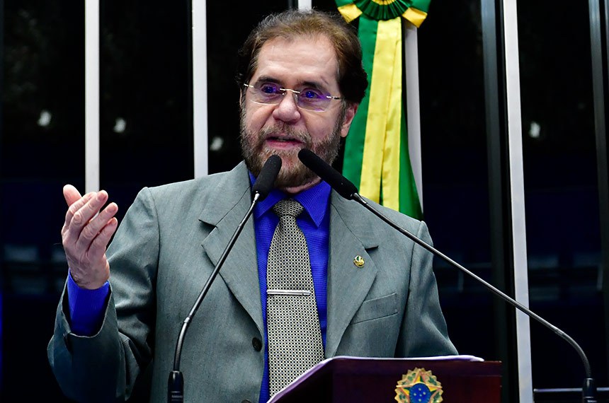 Em discurso, à tribuna, senador Plínio Valério (PSDB-AM).