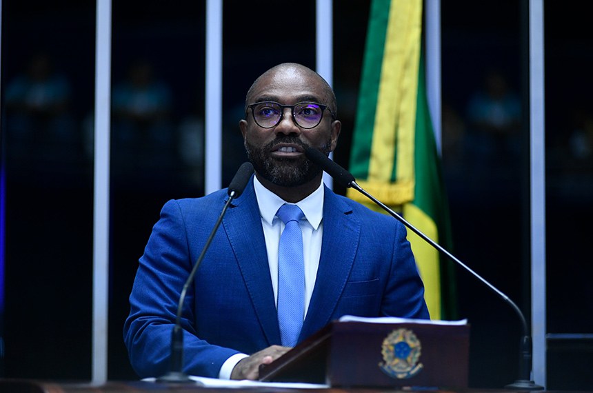 Em discurso, à tribuna, juíz auxiliar da Presidência do Conselho Nacional de Justiça (CNJ), Edinaldo César Santos Júnior.