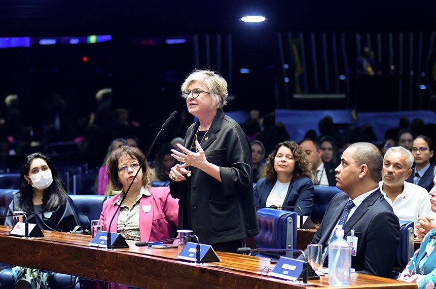 Em  pronunciamento, à bancada, senadora Margareth Buzetti (PSD-MT).