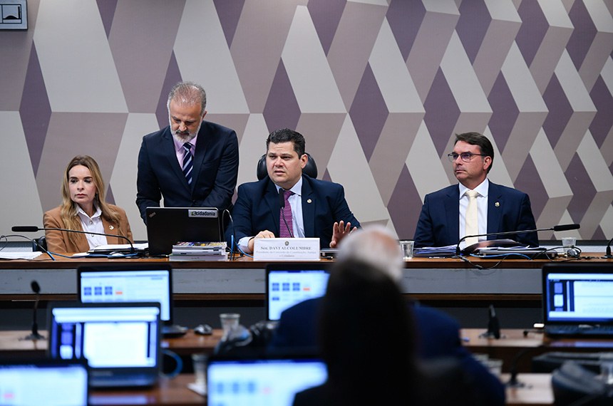 Mesa:
senadora Daniella Ribeiro (PSD-PB);
presidente da CCJ, senador Davi Alcolumbre (União-AP); 
senador Flávio Bolsonaro (PL-RJ).