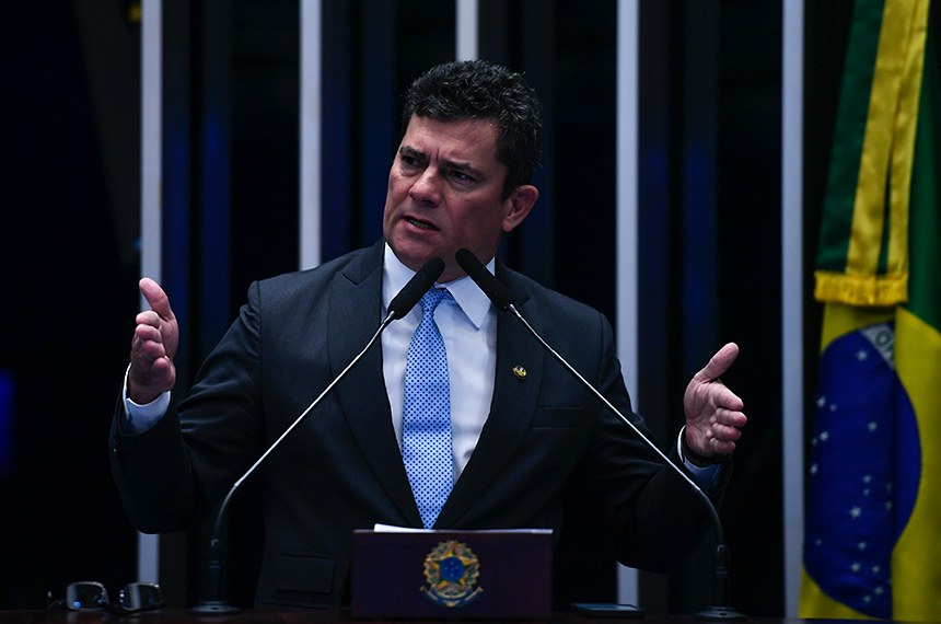 À tribuna, em discurso, senador Sergio Moro (União-PR). 