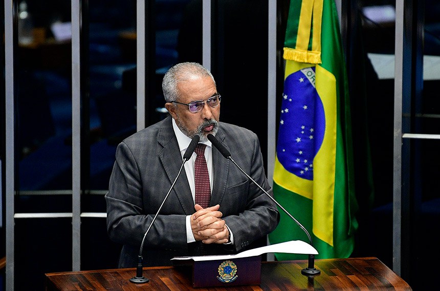 Em discurso, à tribuna, senador Paulo Paim (PT-RS).