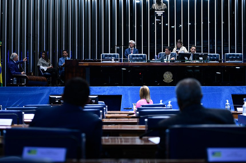 Em discurso, à tribuna,  senador Jayme Campos (União-MT).