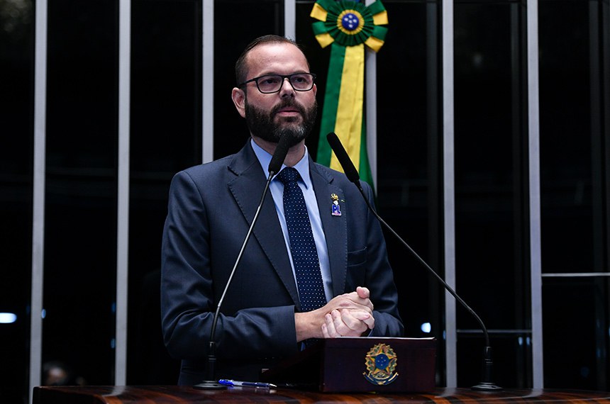Em discurso, à tribuna, senador Jorge Seif (PL-SC).