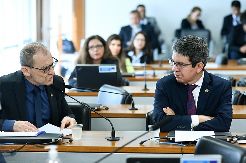 Bancada:
senador Fabiano Contarato (PT-ES), em pronunciamento;
senador Randolfe Rodrigues (Rede-AP).