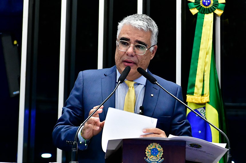 Em discurso, à tribuna, senador Eduardo Girão (Novo-CE).