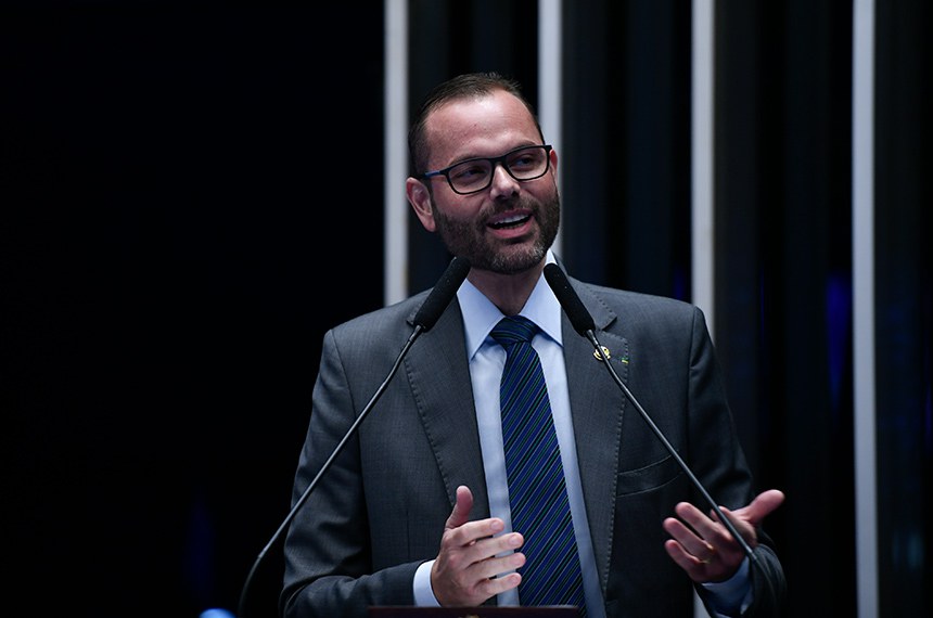 Em discurso, à tribuna, senador Jorge Seif (PL-SC).