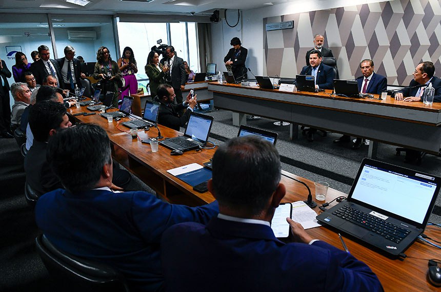 Mesa:
presidente da CCJ, senador Davi Alcolumbre (União-AP);
senador Jader Barbalho (MDB-PA); 
senador Jorge Kajuru (PSB-GO).