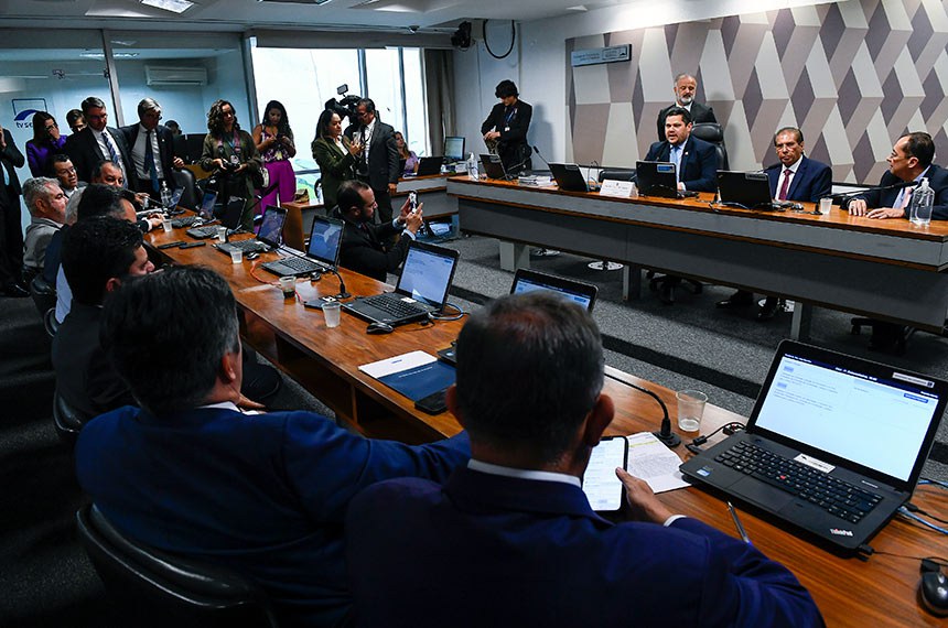 Mesa:
presidente da CCJ, senador Davi Alcolumbre (União-AP);
senador Jader Barbalho (MDB-PA); 
senador Jorge Kajuru (PSB-GO).