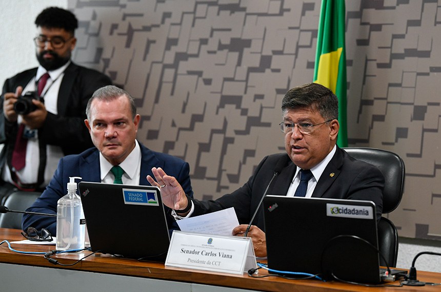 Mesa:
senador Wellington Fagundes (PL-MT);
presidente da CCT, senador Carlos Viana (Podemos-MG), conduz reunião.