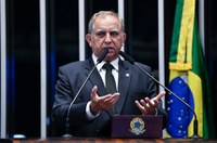 Izalci volta a defender reajuste para forças de segurança do DF