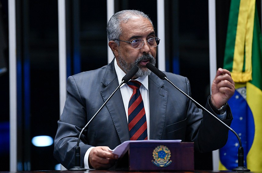 Em discurso, à tribuna, senador Paulo Paim (PT-RS).