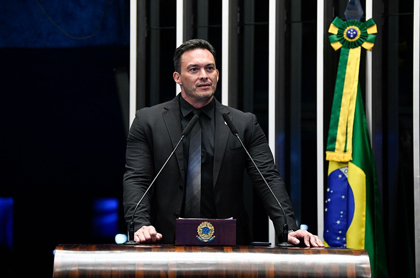 Em discurso, à tribuna, senador Styvenson Valentim (Podemos-RN).