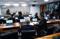 Comissão aprova convite a Flávio Dino para esclarecer decreto de armas