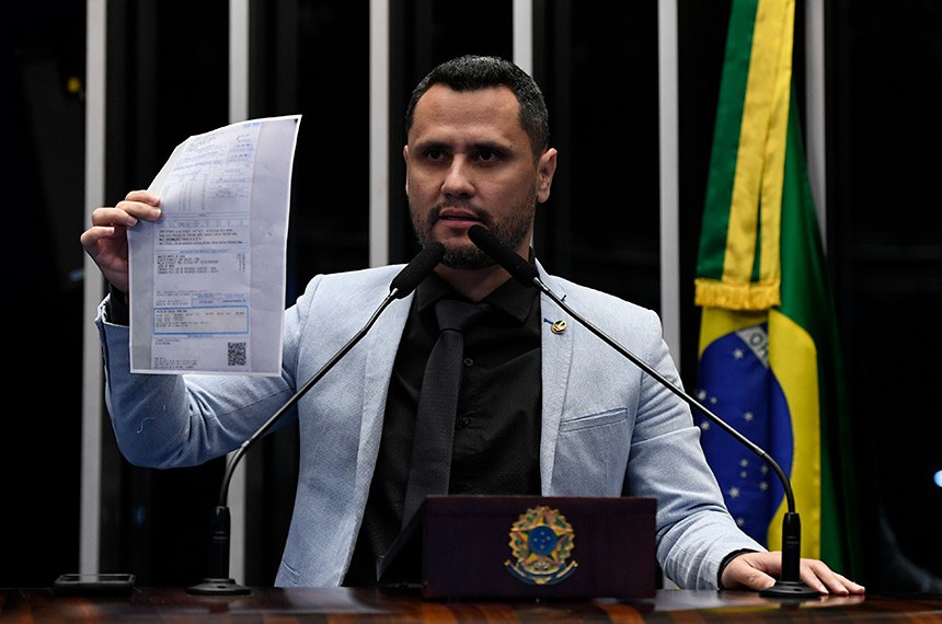 Em discurso, à tribuna, senador Cleitinho (Republicanos-MG).