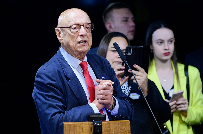 Em pronunciamento, à bancada, senador Esperidião Amin (PP-SC) registra a presença de 14 estudantes do curso de Direito, da Universidade Alto Vale do Rio do Peixe (Uniarp), Campus Caçador, liderados pelo professor Levi Hülsi.