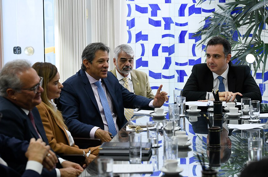 Participam:
ministro da Fazenda, Fernando Haddad;
presidente do Senado Federal, senador Rodrigo Pacheco (PSD-MG);
senador Renan Calheiros (MDB-AL);
senador Humberto Costa (PT-PE);
senadora Daniella Ribeiro (PSD-PB).