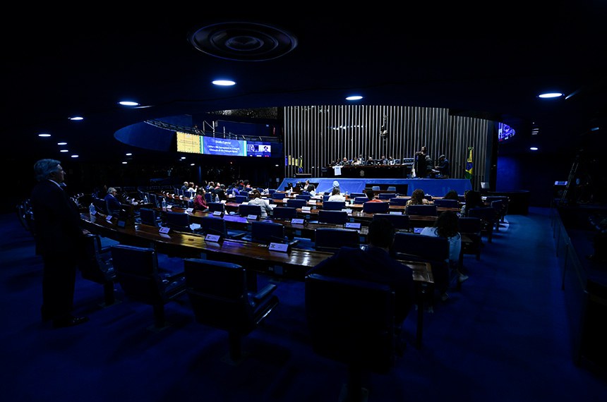 Mesa: 
massoteraupeuta, atleta e deficiente de baixa visão, Mariane dos Santos; 
fundador e diretor-executivo da ONG Educafro (Educação e Cidadania de Afro-descendentes e Carentes), Frei David Francisco dos Santos; 
presidente da Associação Nacional dos Procuradores Municipais (ANMP), procuradora Lilian Oliveira de Azevedo Almeida; 
presidente e requerente desta sessão especial, senador Paulo Paim (PT-RS); 
assessor técnico da Secretaria-Geral da Mesa, Iago Ruas Almeida Pereira; 
secretário Nacional de Combate ao Racismo do Partido dos Trabalhadores (PT), Martvs das Chagas.