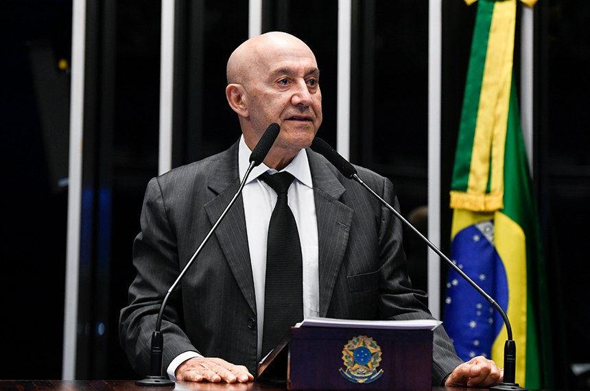 Em discurso, à tribuna, senador Confúcio Moura (MDB-RO).