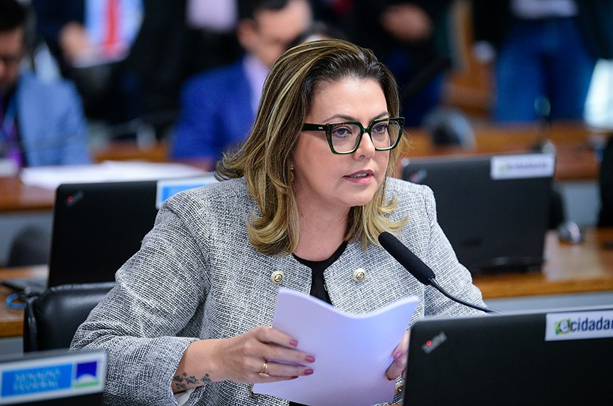 Em pronunciamento, à bancada, relatora do PL 1.825/2022, senadora Leila Barros (PDT-DF).