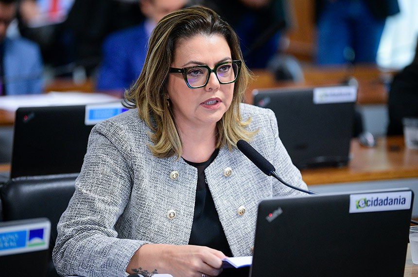 Em pronunciamento, à bancada, relatora do PL 1.825/2022, senadora Leila Barros (PDT-DF).