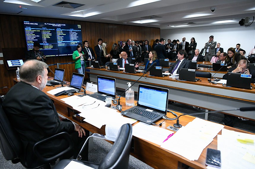 Bancada:
senador Esperidião Amin (PP-SC) em pronunciamento; 
senadora Leila Barros (PDT-DF); 
senador Cid Gomes (PDT-CE); 
senador Izalci Lucas (PSDB-DF).