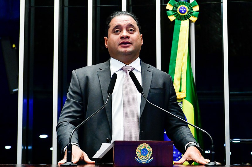 Em discuro, à tribuna, senador Weverton (PDT-MA).