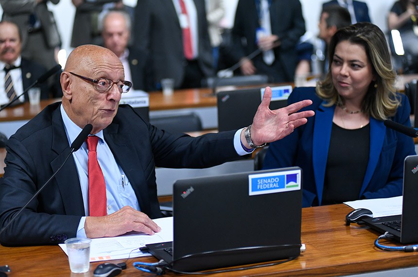 Bancada:
senador Esperidião Amin (PP-SC) em pronunciamento; 
senadora Leila Barros (PDT-DF).