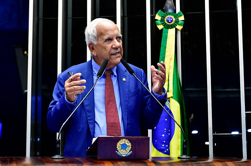 Em discuro, à tribuna,  senador Oriovisto Guimarães (Podemos-PR).