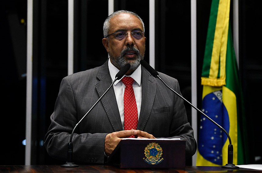 Em discurso, à tribuna, senador Paulo Paim (PT-RS).