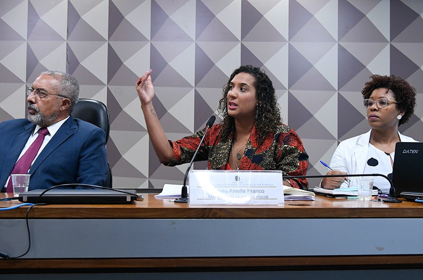 Mesa: 
presidente da CDH, senador Paulo Paim (PT-RS);
ministra da Igualdade Racial, Anielle Franco;
secretária-executiva do Miistério da Igualdade Racial (MIR), Roberta Eugênio.