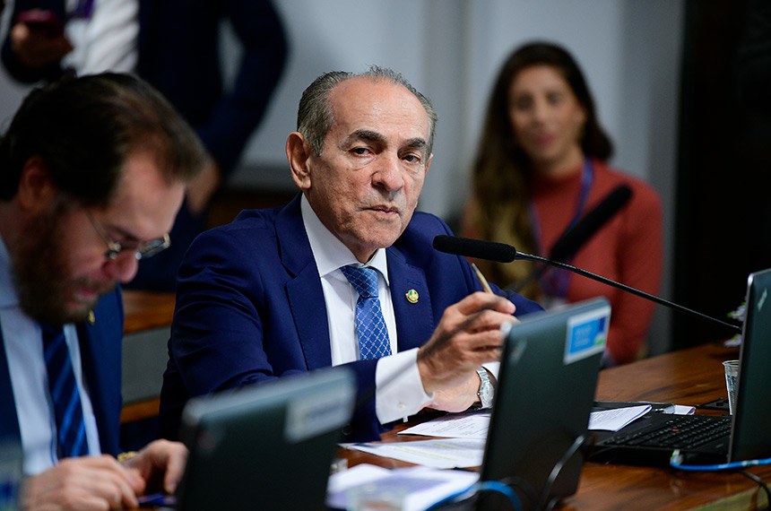 Em pronunciamento, à bancada, senador Marcelo Castro (MDB-PI).
