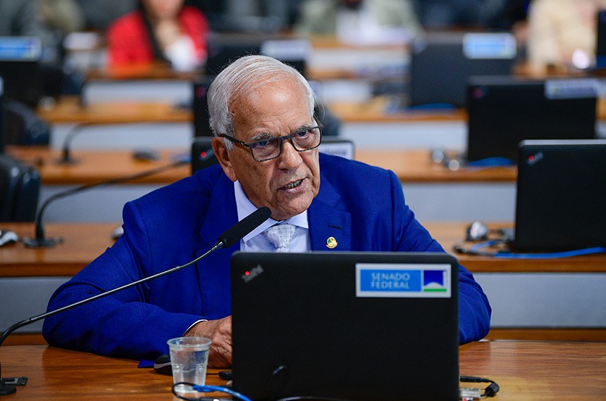 Em pronunciamento, à bancada, senador Oriovisto Guimarães (Podemos-PR).