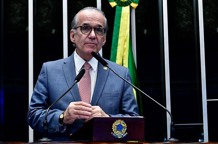 Em discurso, à tribuna, senador Fernando Dueire (MDB-PE)