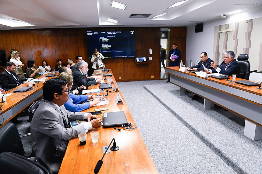 Mesa: 
senador Jorge Kajuru (PSB-GO); 
senador Eduardo Girão (Novo-CE) - em pronunciamento. 