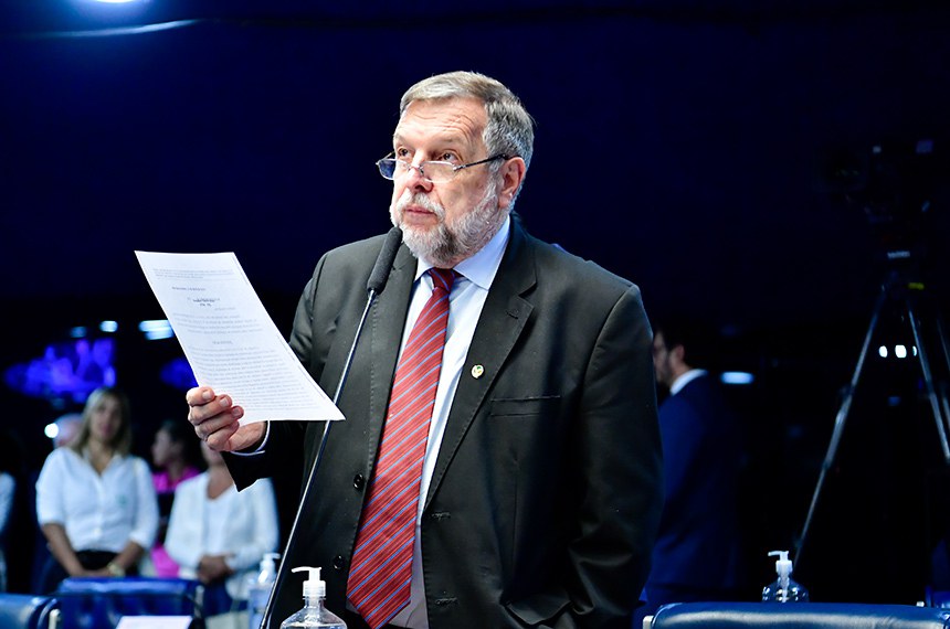 Em pronunciamento, à bancada, senador Flávio Arns (PSB-PR).