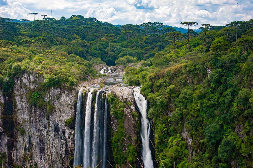 Aguarda votação em Plenário o projeto de lei (PL 698/2023) que altera os limites e a área do Parque Nacional de Aparados da Serra, como forma de corrigir erros que causam insegurança jurídica e promover a correta delimitação daquela unidade de conservação, criada por meio do Decreto 47.446, de 1959.